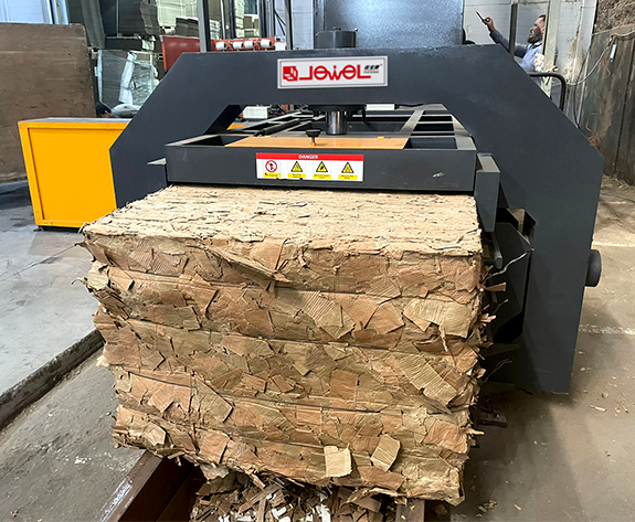 Sistem complet automat de balotare a deșeurilor pentru o fabrică de carton din Rusia