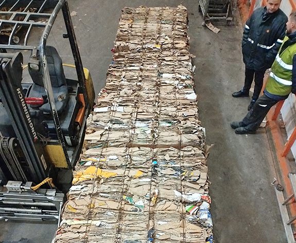 Soluție de înaltă eficiență pentru presa de balotat de carton pentru lanțurile de supermarketuri la scară largă din Rusia