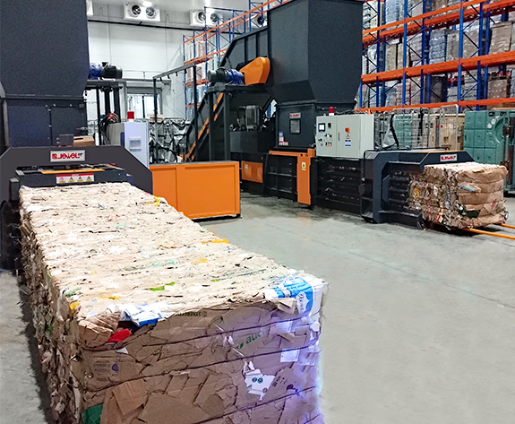 Soluție automată de eliminare a deșeurilor de ambalare la Centrul de Logistică de Supermarket de top din Rusia