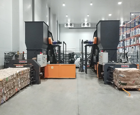Soluție automată de eliminare a deșeurilor de ambalare la Centrul de Logistică de Supermarket de top din Rusia